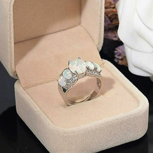 Elegant Opal and Silver Women's Ring - Picture 6 of 8